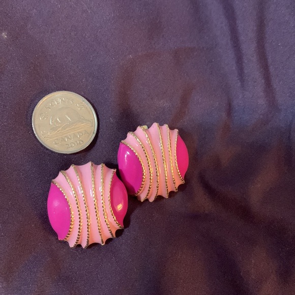 Pink clip on earrings costume jewelry - Picture 5 of 6